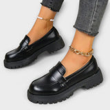 オーソペディックデザインとサテンヒールの女性用モカシン